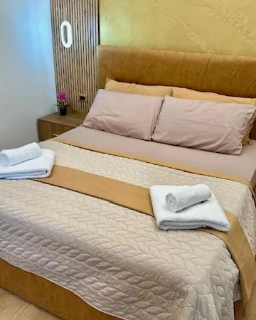 بيت ضيافة Golden House