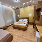 Golden House בית הארחה