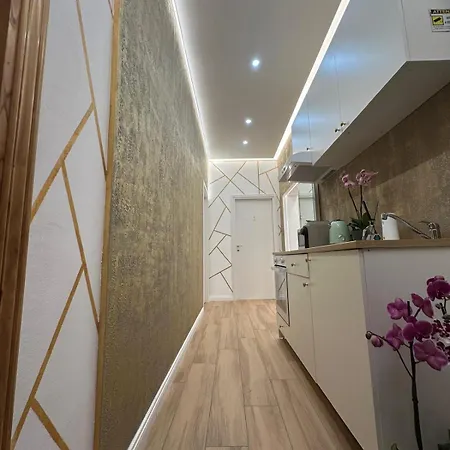 Golden House 게스트하우스