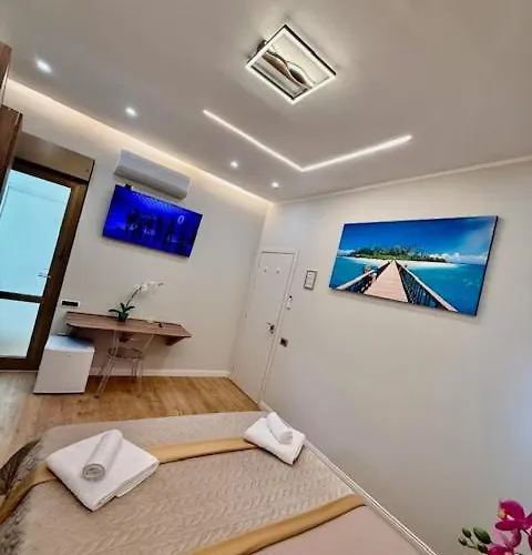 Golden House 게스트하우스 피사
