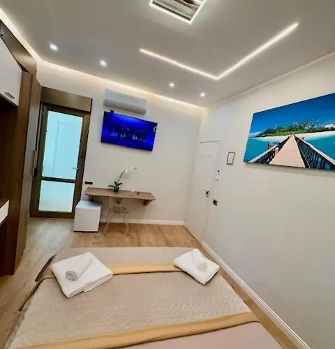 Golden House 게스트하우스 *